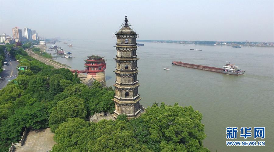 (在习近平新时代中国特色社会主义思想指引下——新时代新作为新篇章·总书记关切高质量发展·图文互动)(3)在蓝天白云下——污染防治攻坚战持续推进